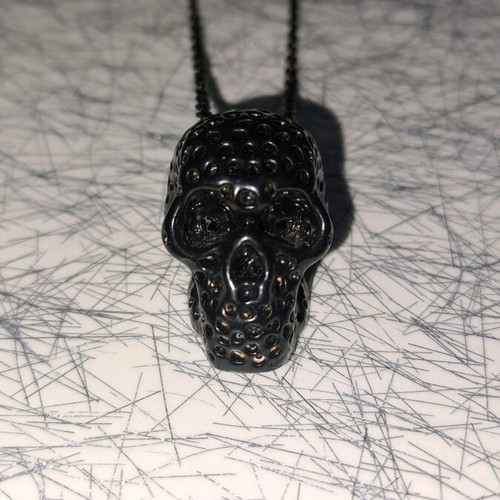 Black necklace with pendant skull like new
