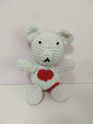 Πλεκτό αρκουδάκι Amigurumi με κόκκινη καρδούλα, 30 εκ