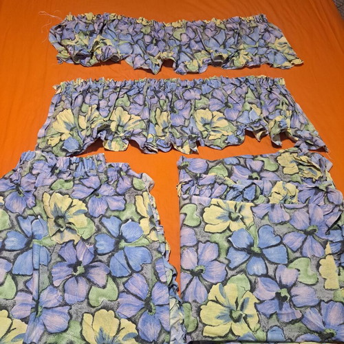 Curtain set with valances 4 pieces like new, floral pattern