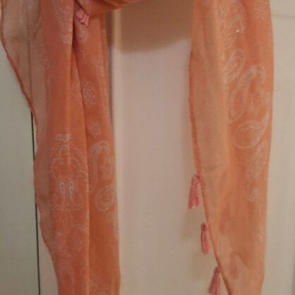 Scarf new with paisley white and pink