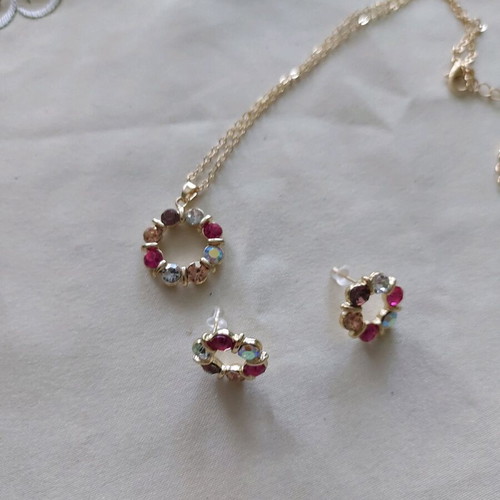 Necklace and earrings set new, colorful flower design with crystals