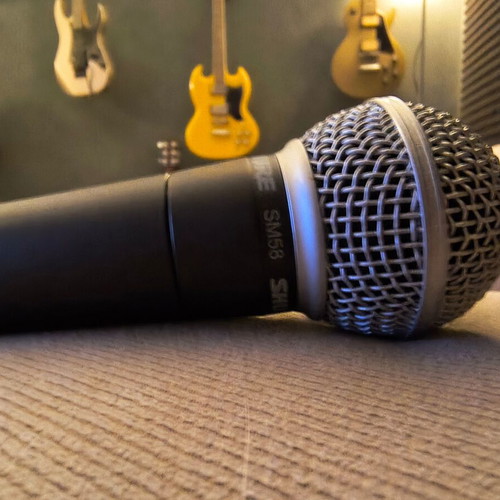 Shure SM58 dynamic microphone XLR like new