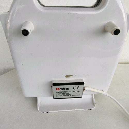 Amber sandwich maker used for 4 toasts and 8 cheese pies