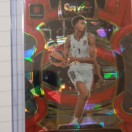 Victor Wembanyama Red Cracked Ice Prizm Panini Select EuroLeague card