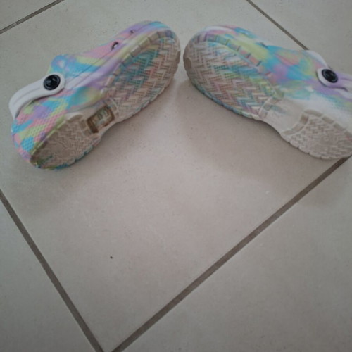 Hot Tuna kids' beach shoes like new, size C9, multicolor white
