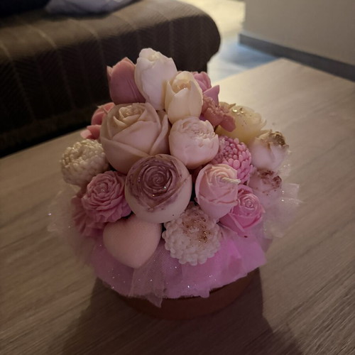Decorative candles new with pleasant scent in various sizes