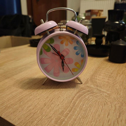 Wind-up table clock like new, analog