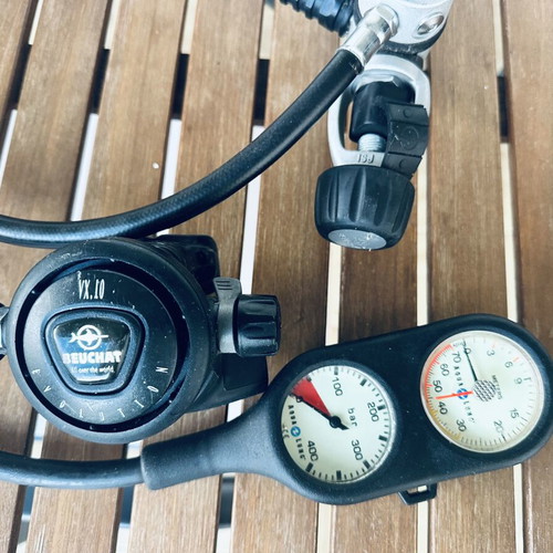 Aqua Lung Barometer and Depth Gauge with Beuchat VX10 Evolution Regulator