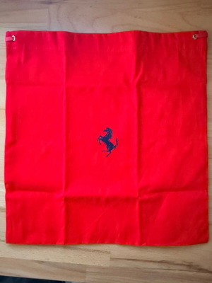 Θήκη Scuderia Ferrari κόκκινη 29cm x 32cm καινούργιο