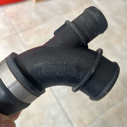 Mercedes clk C classe E classe 200 engine 271 water hose like new