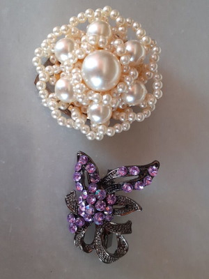 Vintage faux bijou set with pearl scarf clip and purple crystal brooch, like new