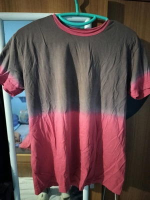 T shirt medium like new, red