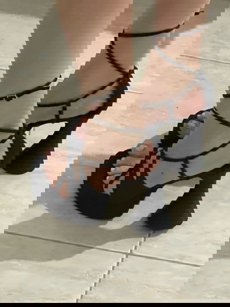 Ψηλοτάκουνα πέδιλα Zara