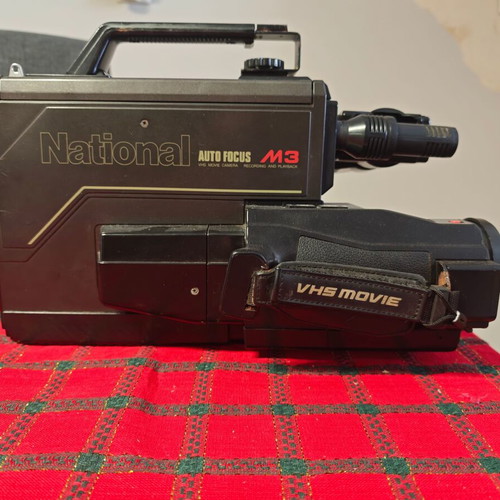 Vintage National M3 Auto Focus VHS Video Camera used with case and accessories