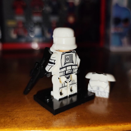 Stormtrooper minifigure with base and blasters, Star Wars