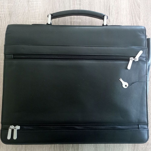 Wall Street leather briefcase hand/shoulder like new, black