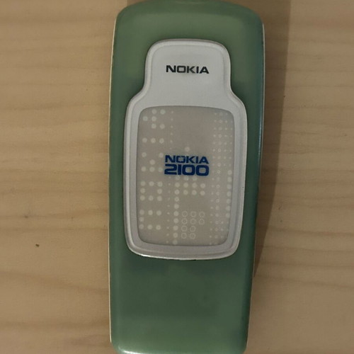 Nokia 2100 mobile phone with new BLD-3 battery