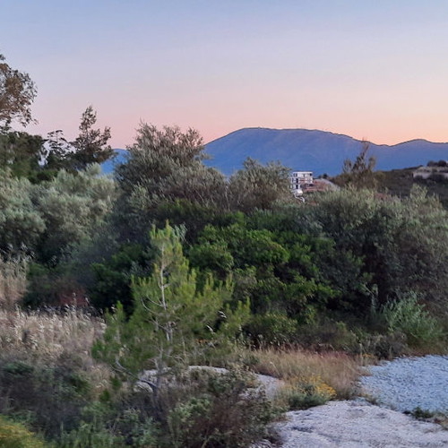 Land 1,500 m² in Drafi, corner plot, within city plan