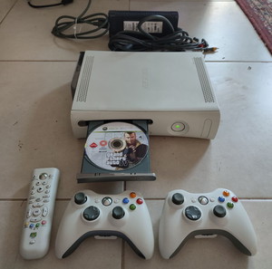 Xbox 360 + accessories