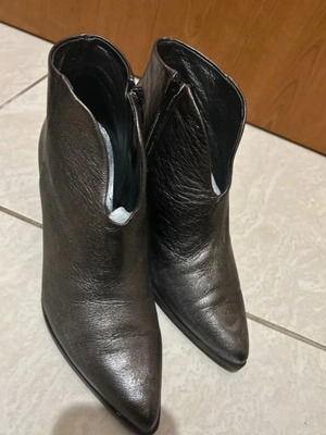Leather ankle boots like new, side zipper, square heel 5-6cm, size 39, grey silver