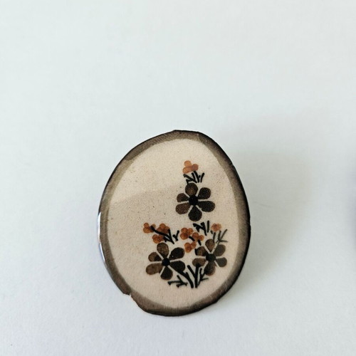 Ceramic vintage pins used, beige, hand-painted