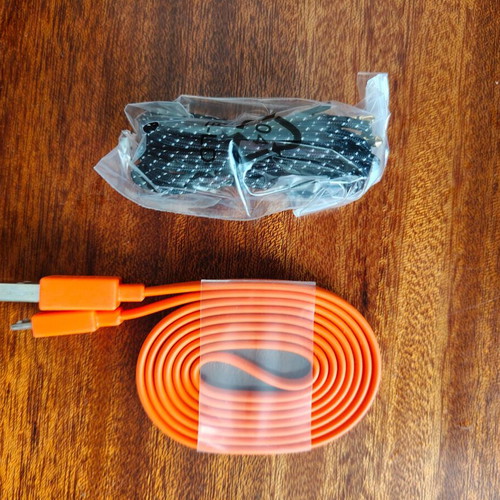 JBL Live 500BT headphones like new with Xiaomi 33W charger