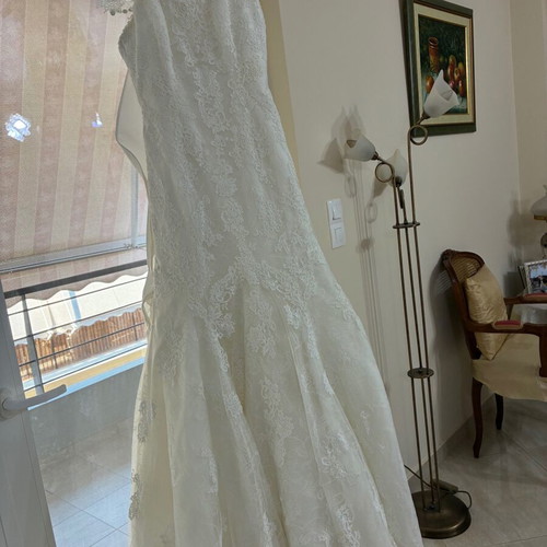 Pronovia wedding dress like new with detachable bouquet