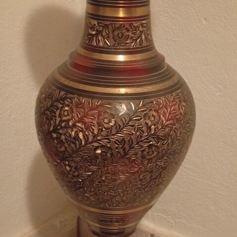 Metal Art Deco vase like new, height 0.59 m