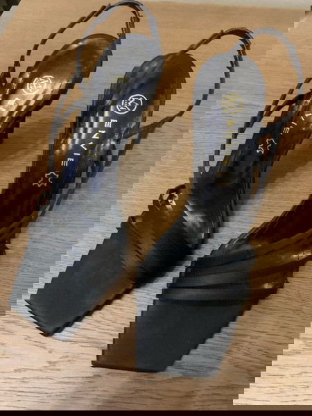 Envie πεδιλα ψηλά