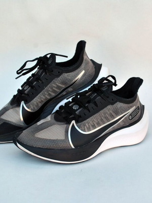 Nike Zoom Gravity athletic shoes like new, size 38, black