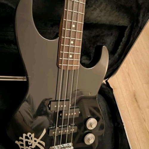 Fender Prodigy four-string bass like new, active, made in USA