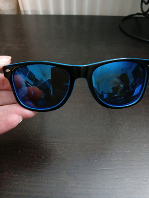 Oliver children's sunglasses 5+ used, polarized lenses, blue