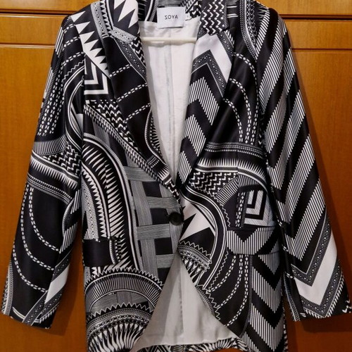 Zoya women's blazer jacket like new with geometric print white and gray