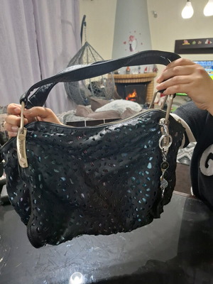 Handbag like new, original design with many compartments