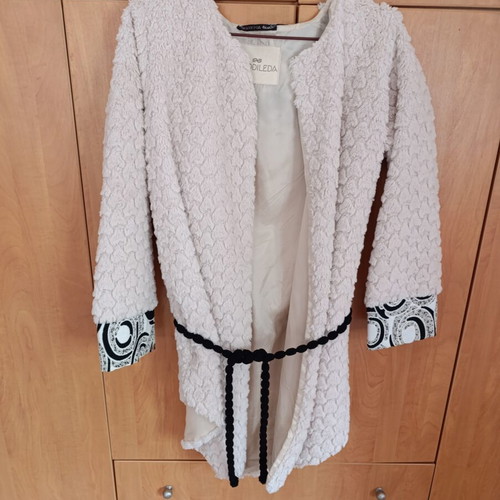 Nidodileda white cardigan with black belt like new