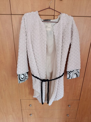 Nidodileda white cardigan with black belt like new