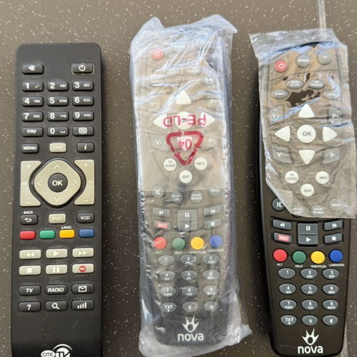 Remote controls new, set of 25