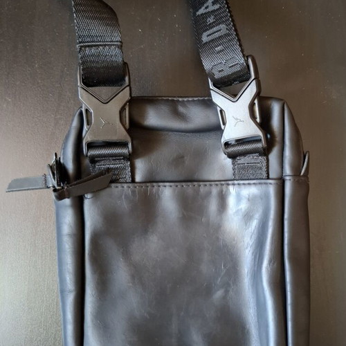 Nike Air Jordan shoulder bag like new, black