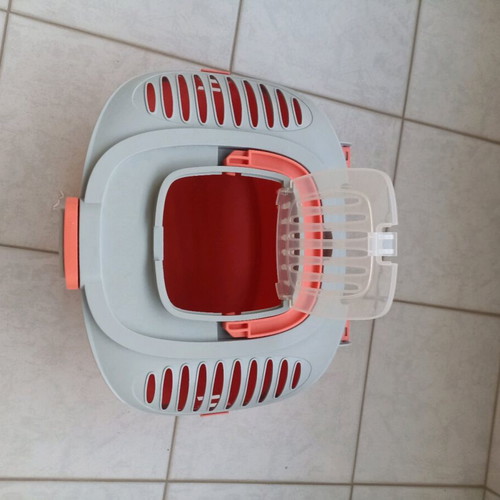 Pet carrier box like new