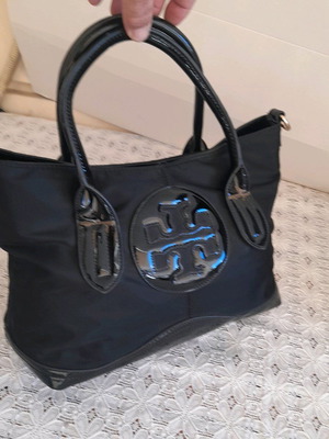 Tory Burch τσάντα ώμου σε άριστη κατάσταση, μαύρη