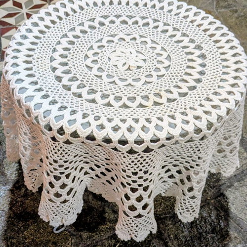 Rotonda handmade tablecloth white yarn, like new, 90 cm diameter