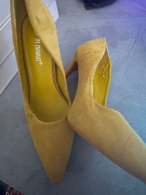 Yellow pumps size 41 like new