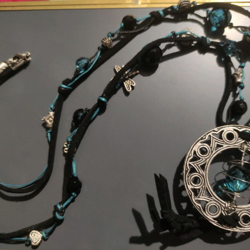 Boho pendant necklace new with metallic details and black blue beads