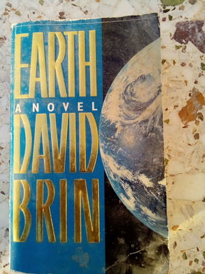 Βιβλίο Earth μεταχειρισμένο στα αγγλικά