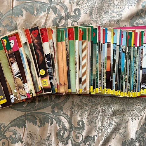 Pikri Mikri Mou Agapi magazine pack of 64, like new