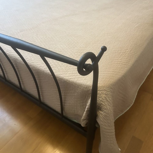 Double iron bedroom set like new, dark matte brown