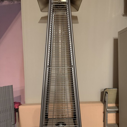 Pyramid Gas Heater like new, outdoor with wheels and adjustable temperature