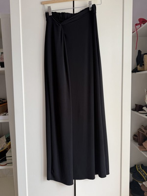 Zara skirt like new, black