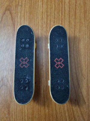 Mini Finger Skateboards used, set of 2 BISOZER with wheels and key