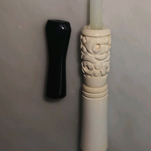 Meerschaum Carved Cigarette Holder new with Bone Thread and Black Mouthpiece